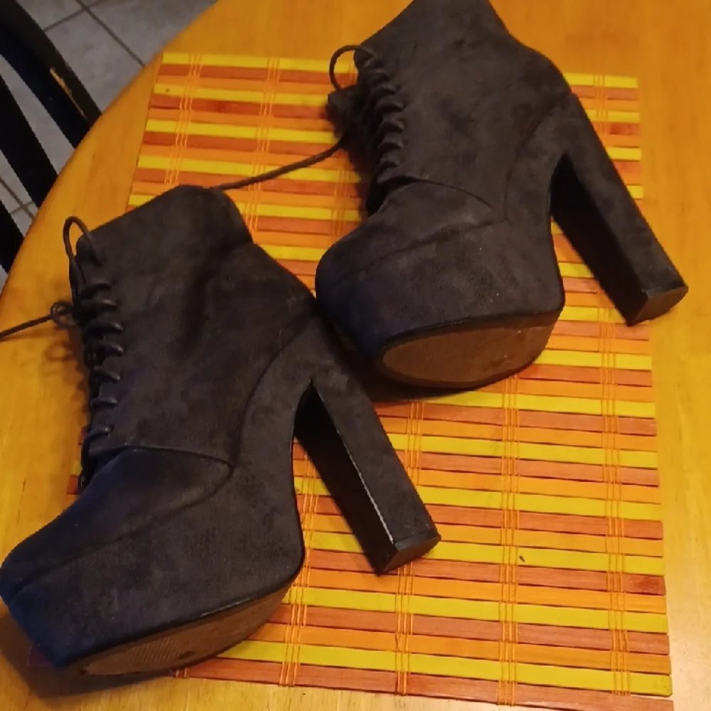 Speed Limit 98 Black Platform Lace-Up Ankle Boots Size 8